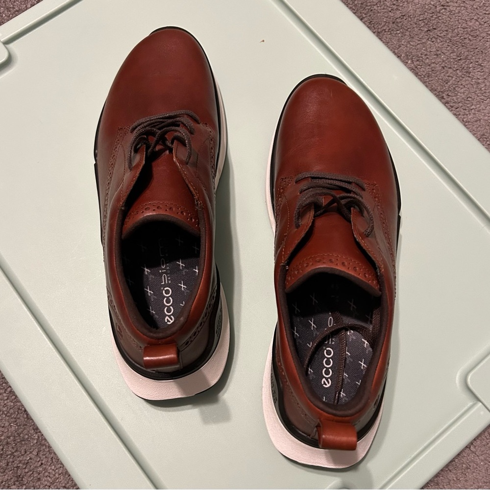 ECCO Men's Red-Brown Leather Sneakers